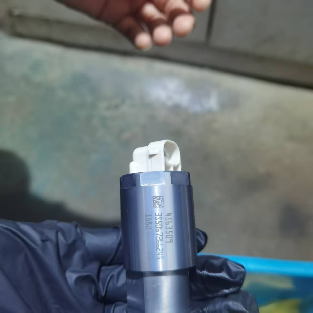 Injector 5263308Excellent service high quality, fast delivery original  in stock